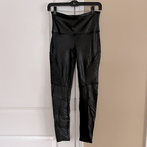 ‘Spanx by Sara Blakely Leggings - Picture 1 of 4